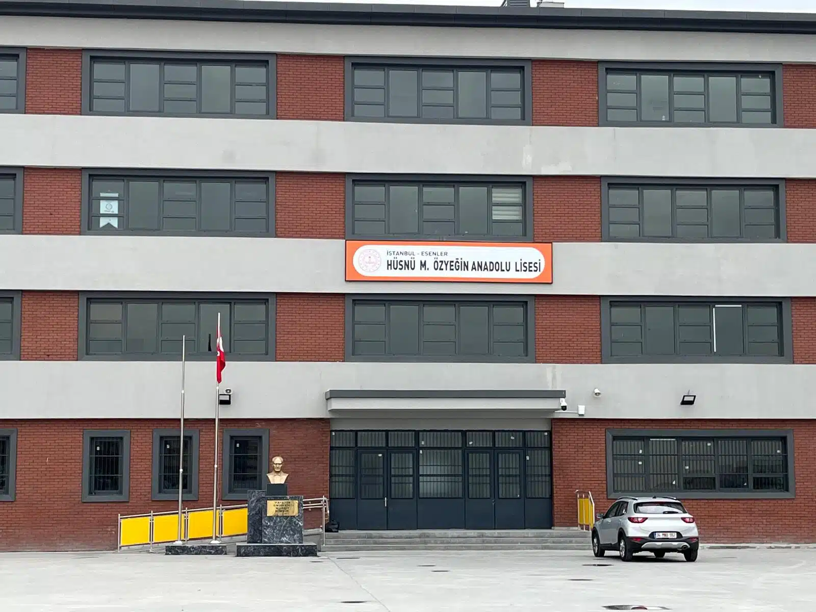 İSTANBUL / ESENLER – Esenler Hüsnü M. Özyeğin Anadolu Lisesi