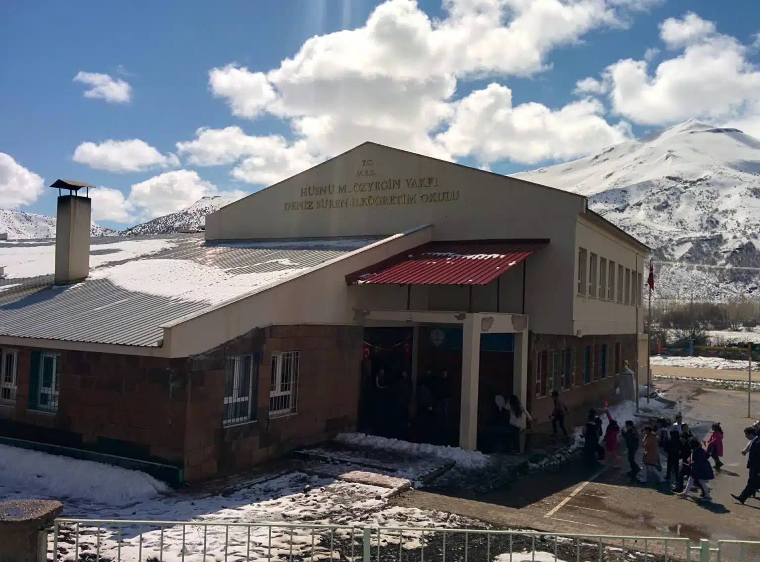 BOLALAN KÖYÜ / TATVAN / BİTLİS – Hüsnü M. Özyeğin Vakfı Deniz Süren Ortaokulu