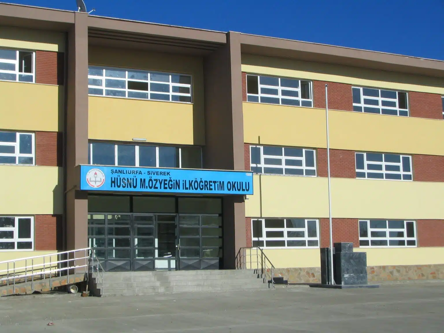 SİVEREK / ŞANLIURFA – Hüsnü M. Özyeğin İlkokulu