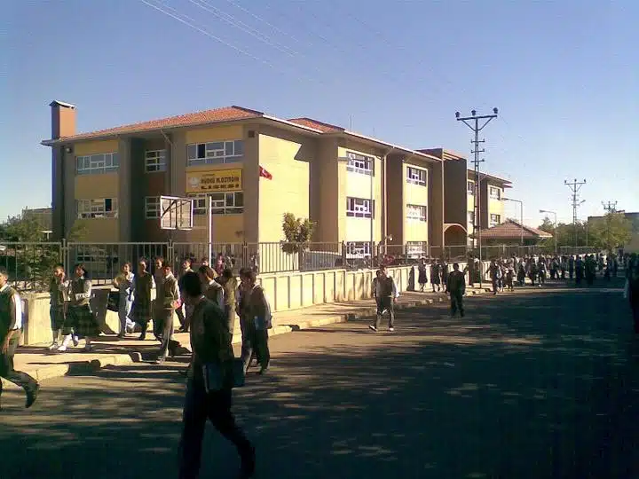 ADIYAMAN – Hüsnü M. Özyeğin Anadolu Lisesi