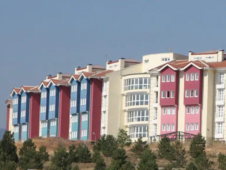 Kütahya Dumlupınar Üniversitesi Hüsnü Özyeğin Öğrenci Yurdu