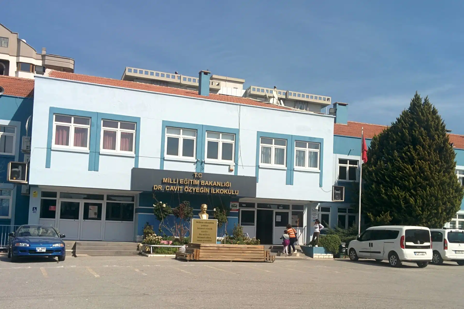 BORNOVA / İZMİR – Dr. Cavit Özyeğin İlkokulu