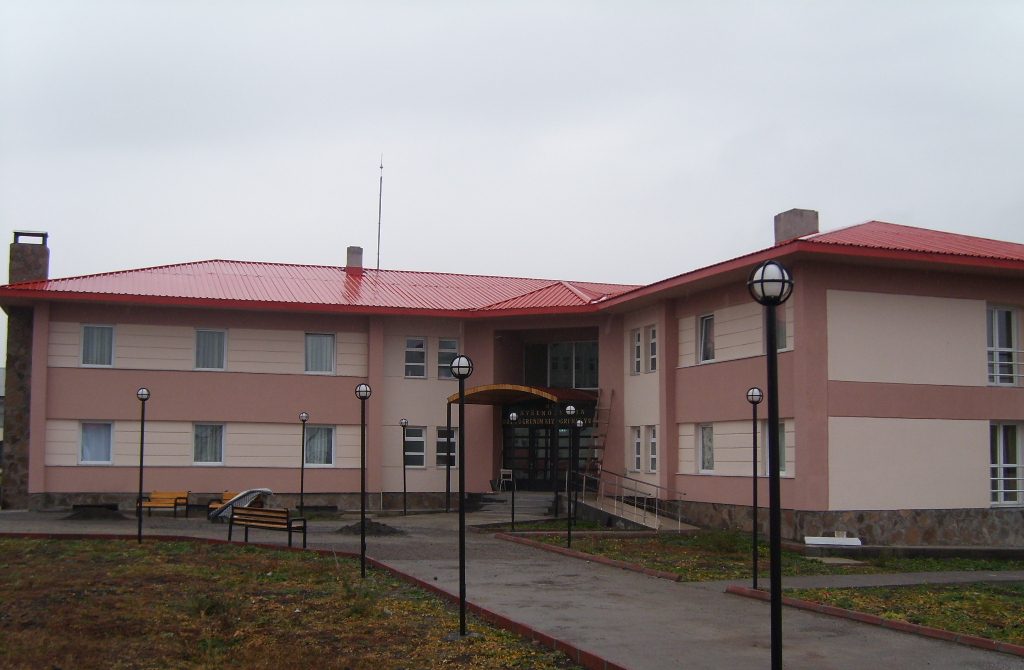 Ardahan-Ayşen-Özyeğin-Ortaöğrenim-Kız-Öğrenci-Yurdu-e1596711130889